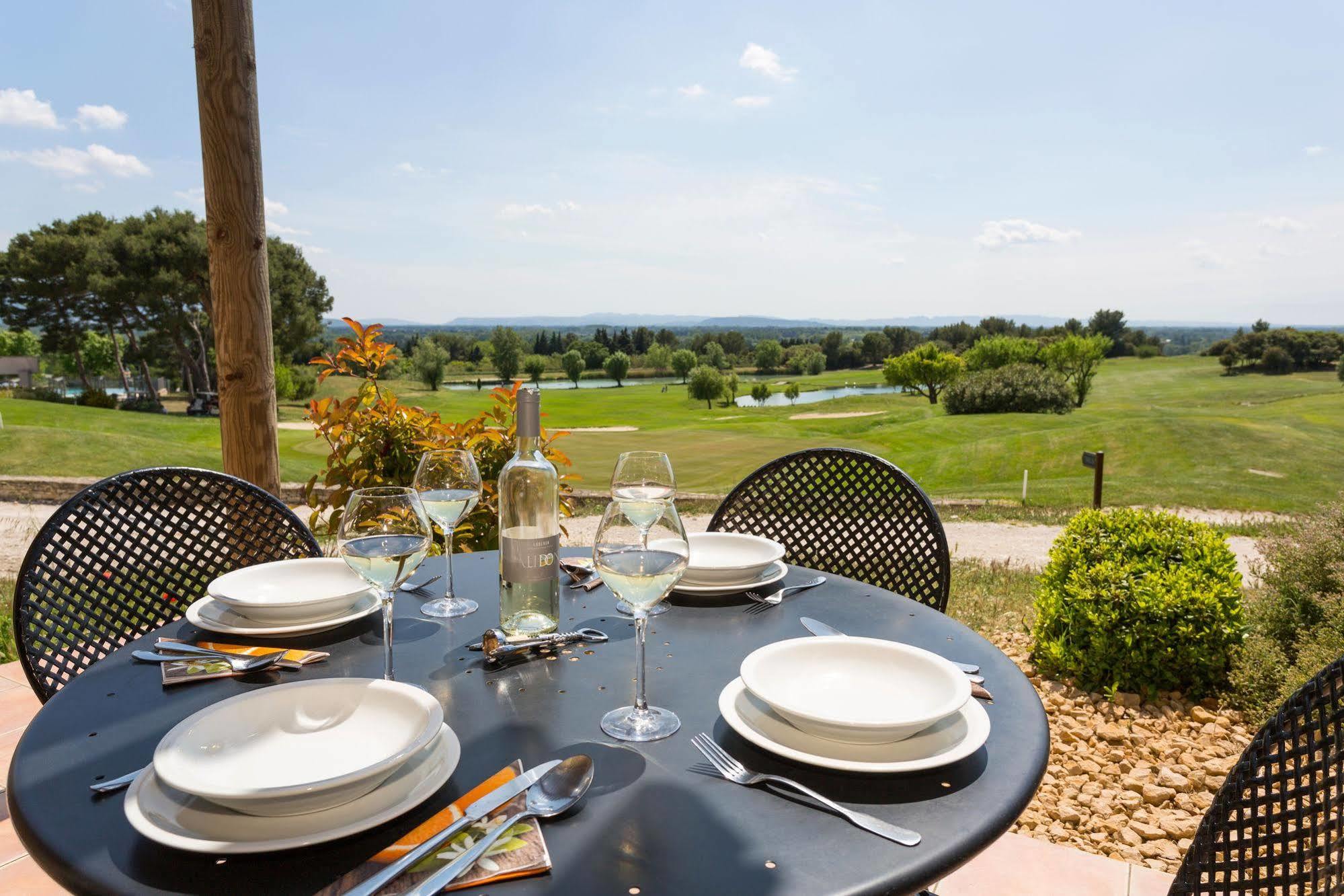 Madame Vacances Domaine Du Provence Country Club Service Premium Saumane-de-Vaucluse Экстерьер фото